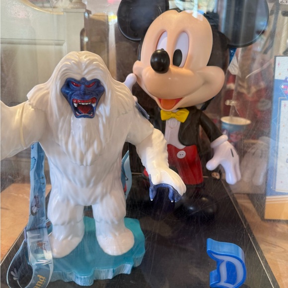 Mickey Mouse Popcorn Bucket - Picture 2 of 3